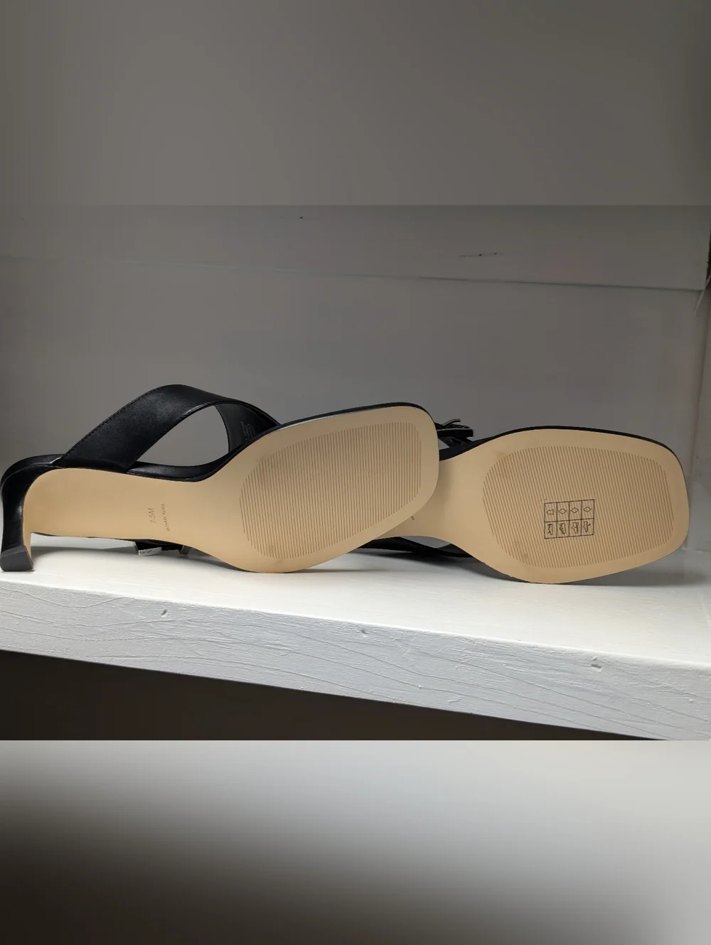 Michael Kors Genuine Leather Kitten Heel Thong Sandal With Buckle Black 7.5